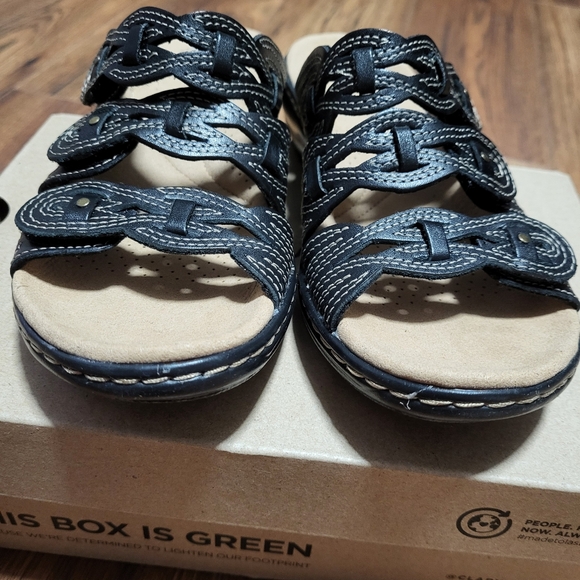 Clarks Collection Women's Leisa Faye Flat Sandals. - Picture 6 of 11